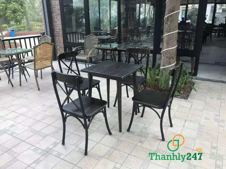 Mẫu bàn ghế cho quán cafe ngoài trời