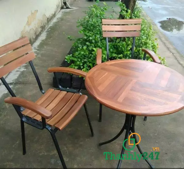 Mẫu bàn ghế quán cafe đẹp – khung sắt – có tay vịn