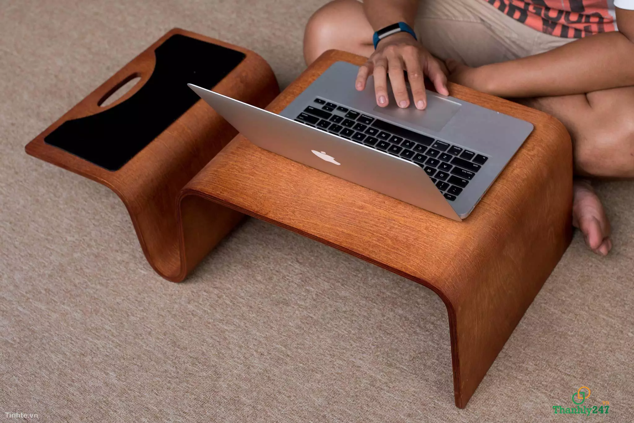 Bàn để laptop mặt gỗ ghép chân xếp gọn